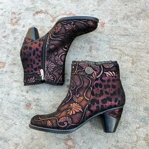 L’Artiste Spring Step NWOT Dessa Ankle Boots in Bordeaux Sz 40, 9US